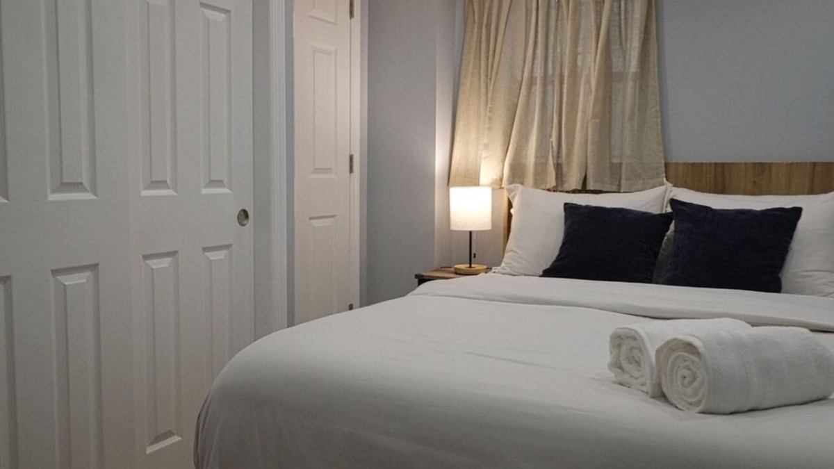 Williamsbridge House | Cozy comfortable 1b 1bath with AC and WiFi in the Bronx
