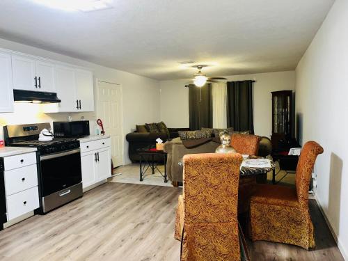 Port Arthur House | Cozy, Comfortable, and Convenient!