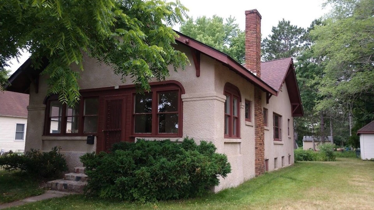 Amery House | Cozy, comfortable bungalow for your visit to Amery.