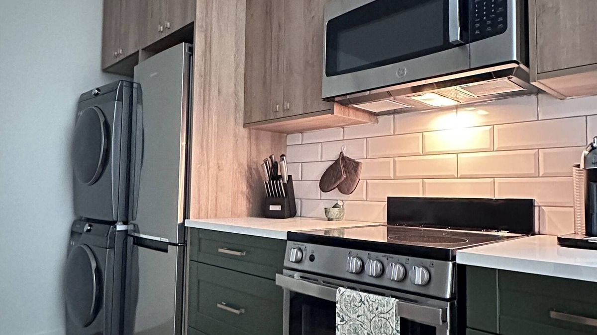 Mission House | Cozy, Comfortable & Classy! Boutique styled place for short term rentals.