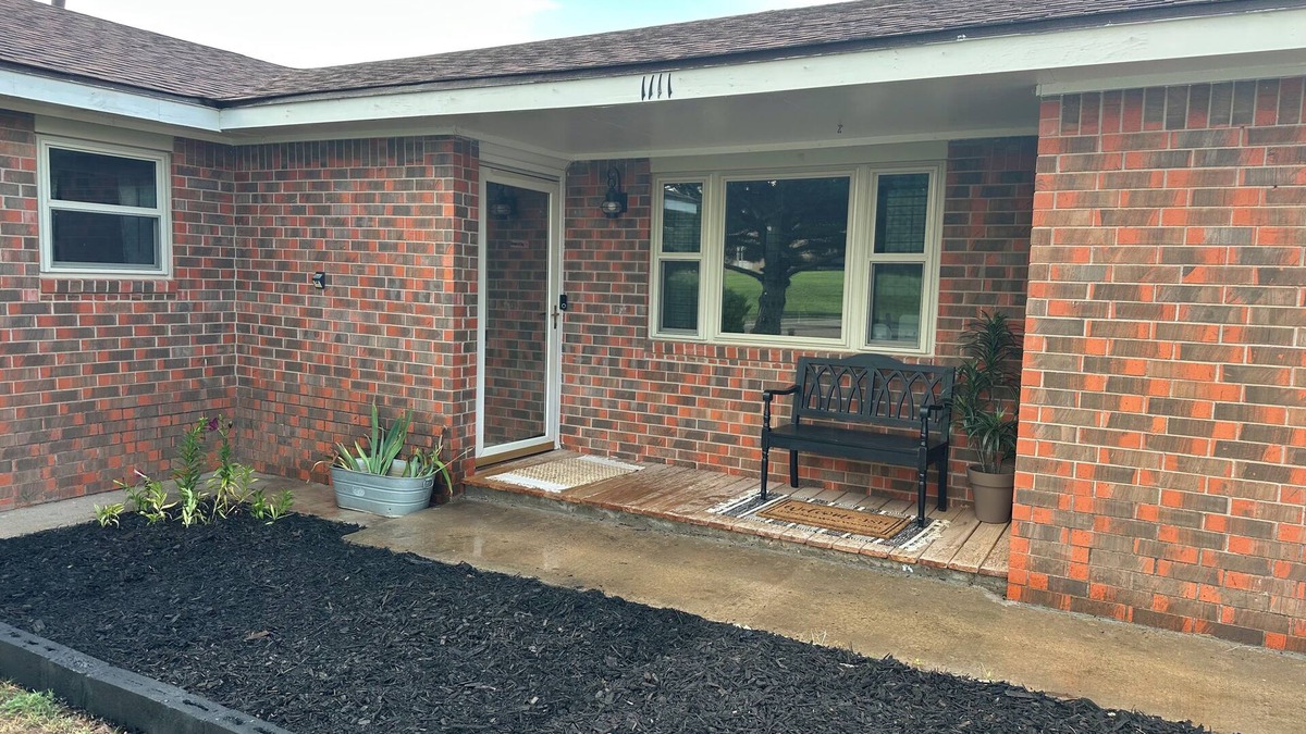 Clarendon House | Cozy, comfortable home in a quiet neighborhood!