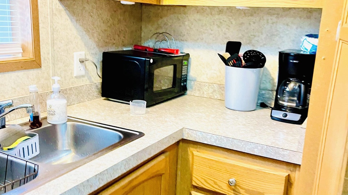 Island Falls House | COZY & COMFORTABLE MOBILE HOME IN DYER BROOK MAINE