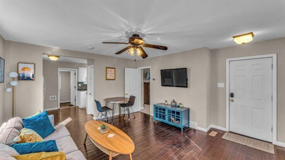 Greater Auburndale House | Cozy Comfortable Single Home Located Near Topeka's Hospitalsn