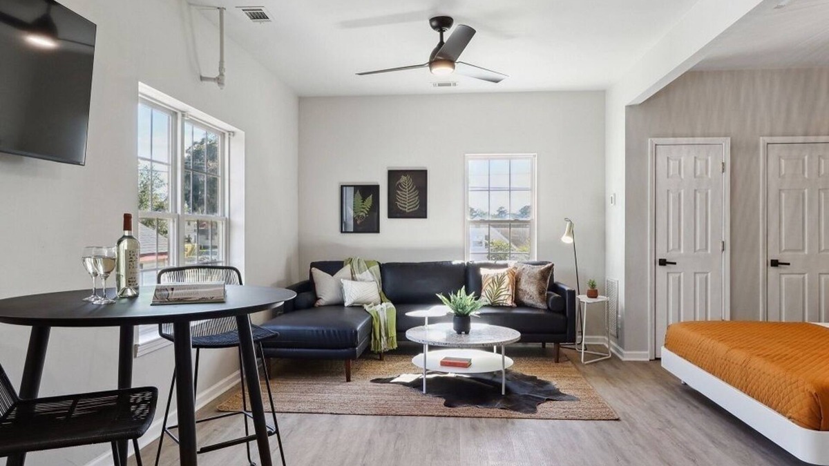 Thunderbolt House | cozy comfy cottage c+