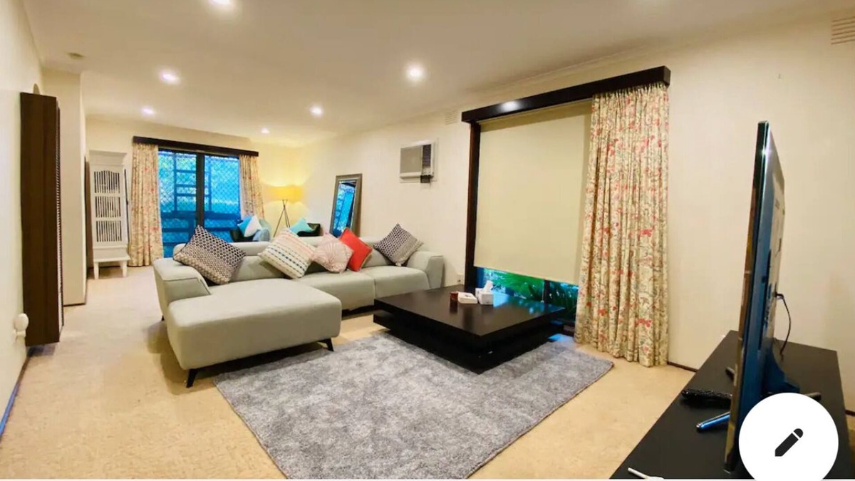 Mill Park House | Cozy comfy green house