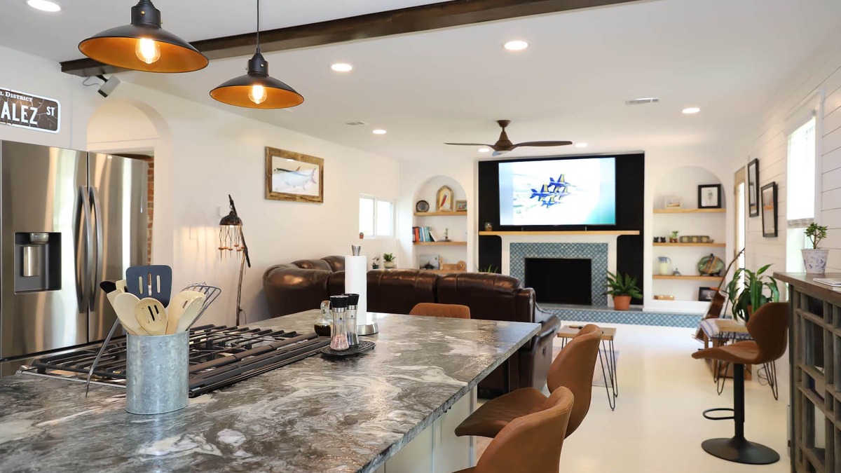 Navy Point Cottage | Cozy Comfy Home and game room, near NAS & downtown
