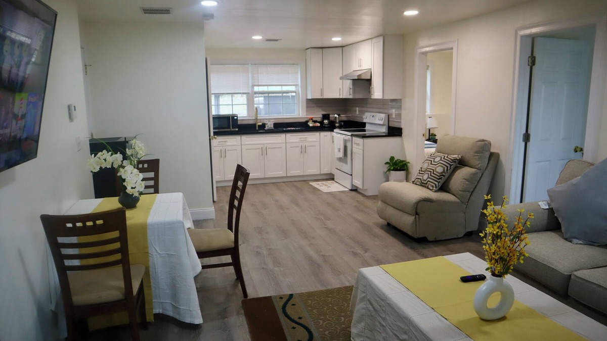 Montville House | Cozy, comfy,quiet &close to casinos