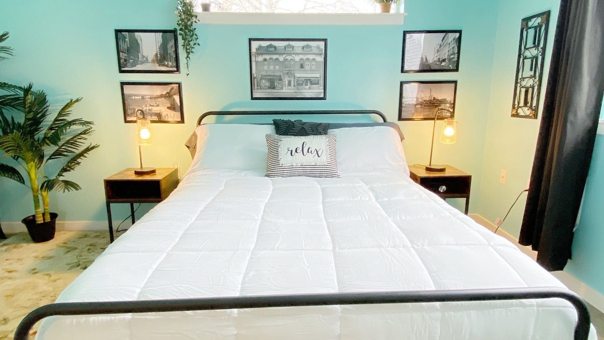 Summit Cottage | Cozy & Comfy Vickery Cottage, Tacoma WA
