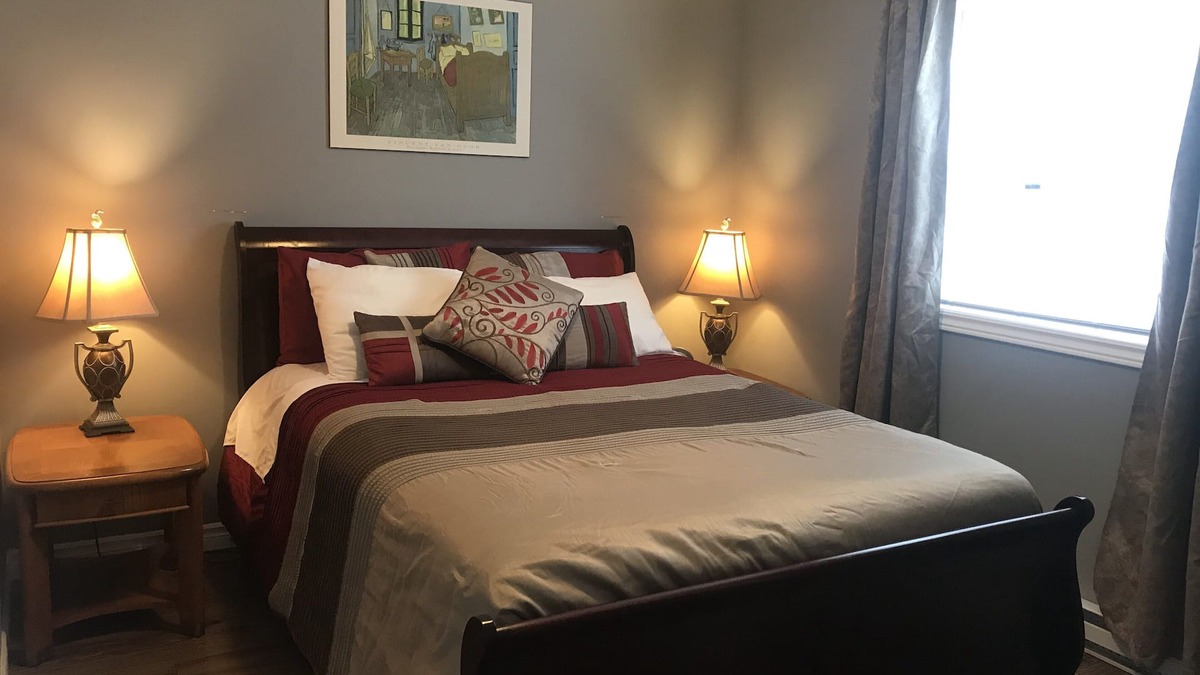 Fairview Apartment | Cozy & Compact 1BR Pad - Private & Centrally Located