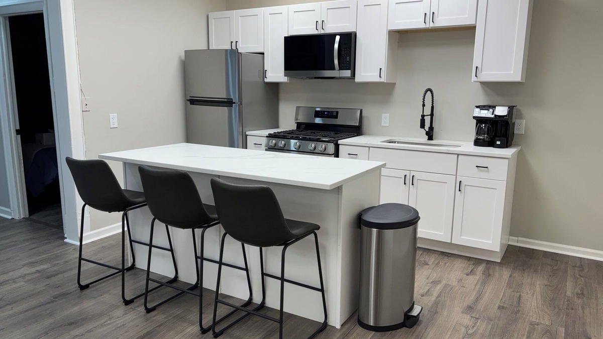 Oxford Apartment | Cozy completely remodeled 1-bedroom apartment in the heart of Downtown Oxford.