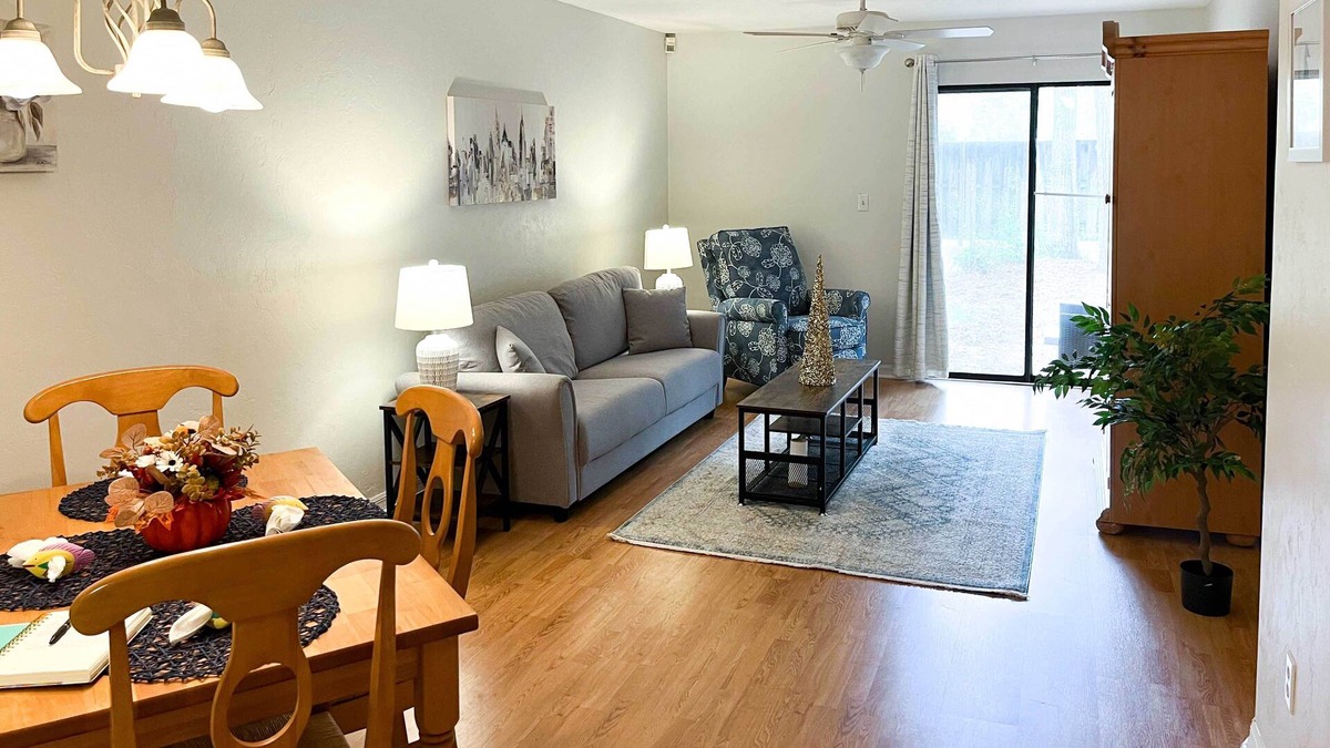 Gainesville Condo | Cozy Condo ~ 5 Mi to University of Florida!