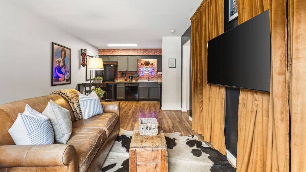 Music Row Condo | Cozy Condo by Music Row - Walk to Restaurants, Bars & Music
