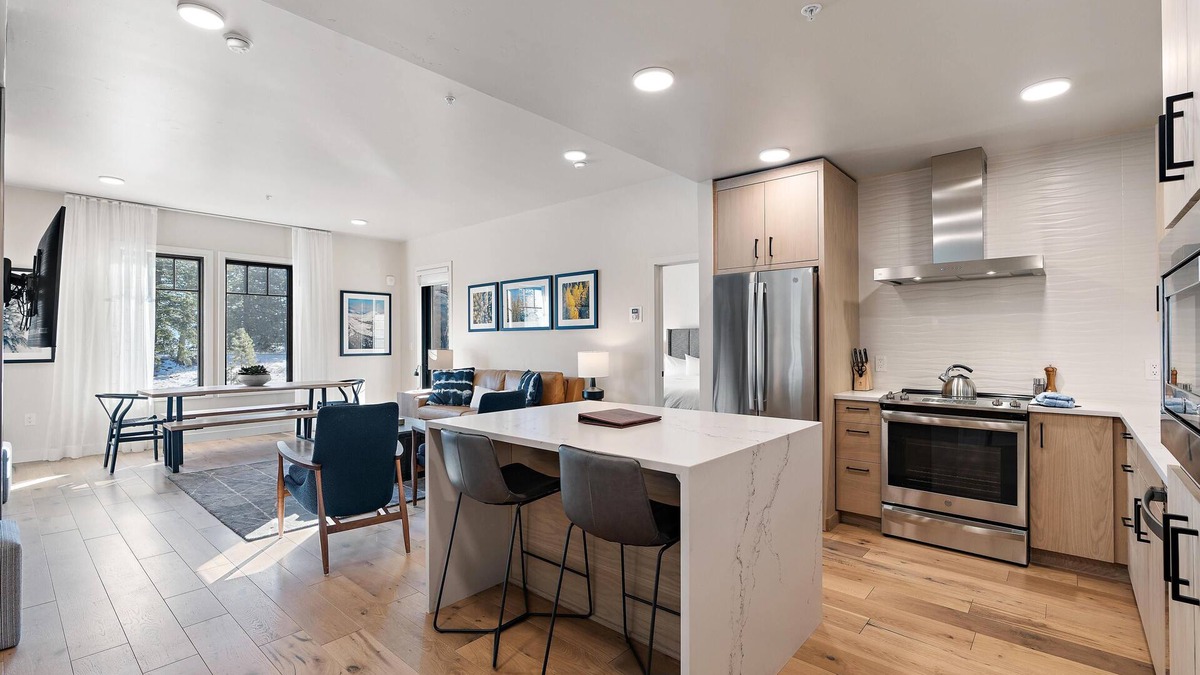 Tamarack Resort Condo | Cozy Condo|Gas Fireplace|Balcony with Mountain View