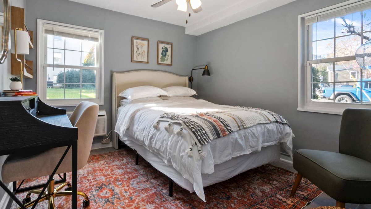 Huntington Condo | Cozy Condo in City: Just Steps to the Metro!