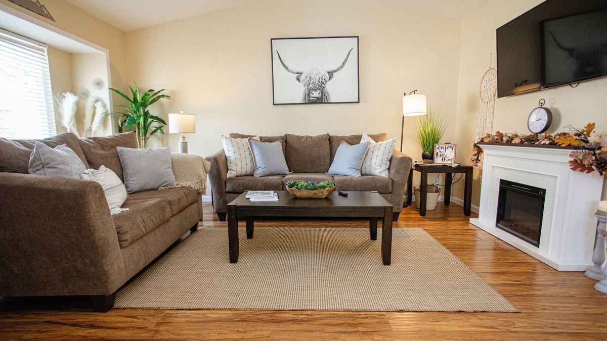 Three Rivers House | Cozy Condo minutes from the Sequoia National Park