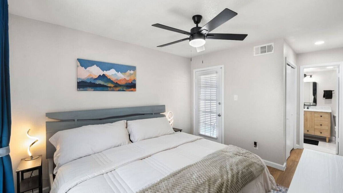 West Arlington Apartment | Cozy Condo Near AT&T Stadium & Entertainment Zone