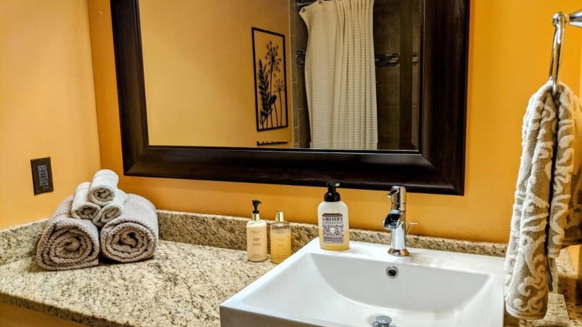 New Meadows Condo | Cozy condo perfectly located in resort/golf course. Minutes from Brundage/McCall