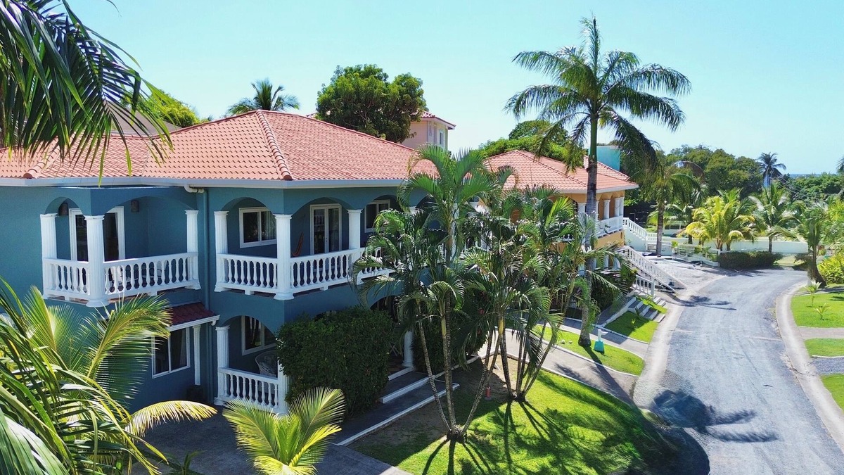 West End Villa | Cozy Condo @Sunset Villas, West End