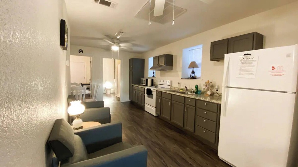 Gatesville Condo | Cozy Condo to enjoy the Eclipse