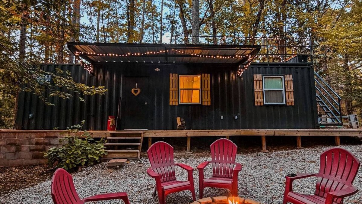 Woden Cabin | Cozy container cabin nestled in the Angelina National Forrest!