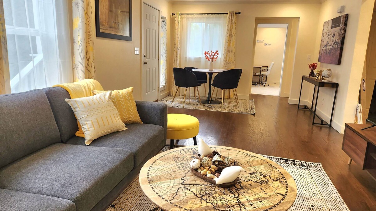 Mann Apartment | Cozy Contemporary 2BR with sofa bed in the office