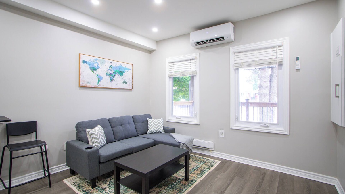 London Apartment | Cozy & contemporary Downtown Gem | Entire 1BR/1BR with 1 parking space