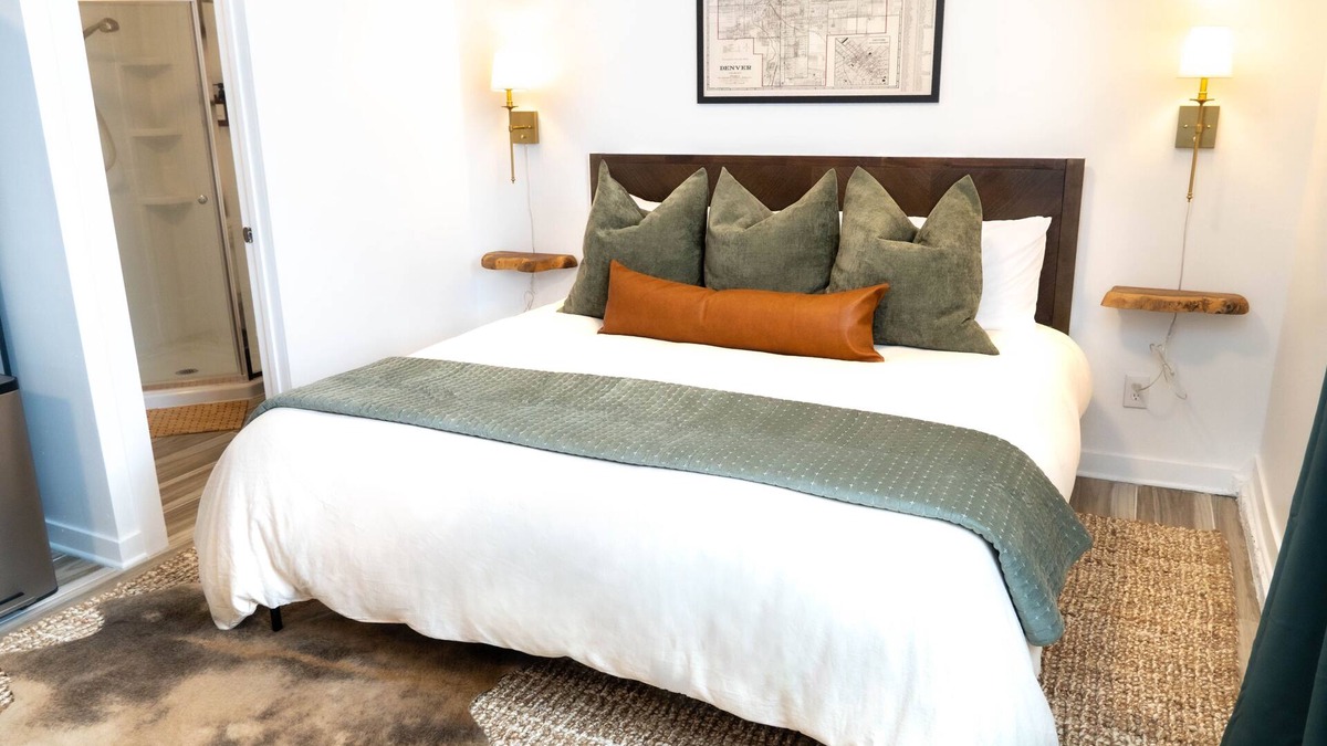 Villa Park Apartment | Cozy & Convenient, 5 mins. to Sloan's & Empower