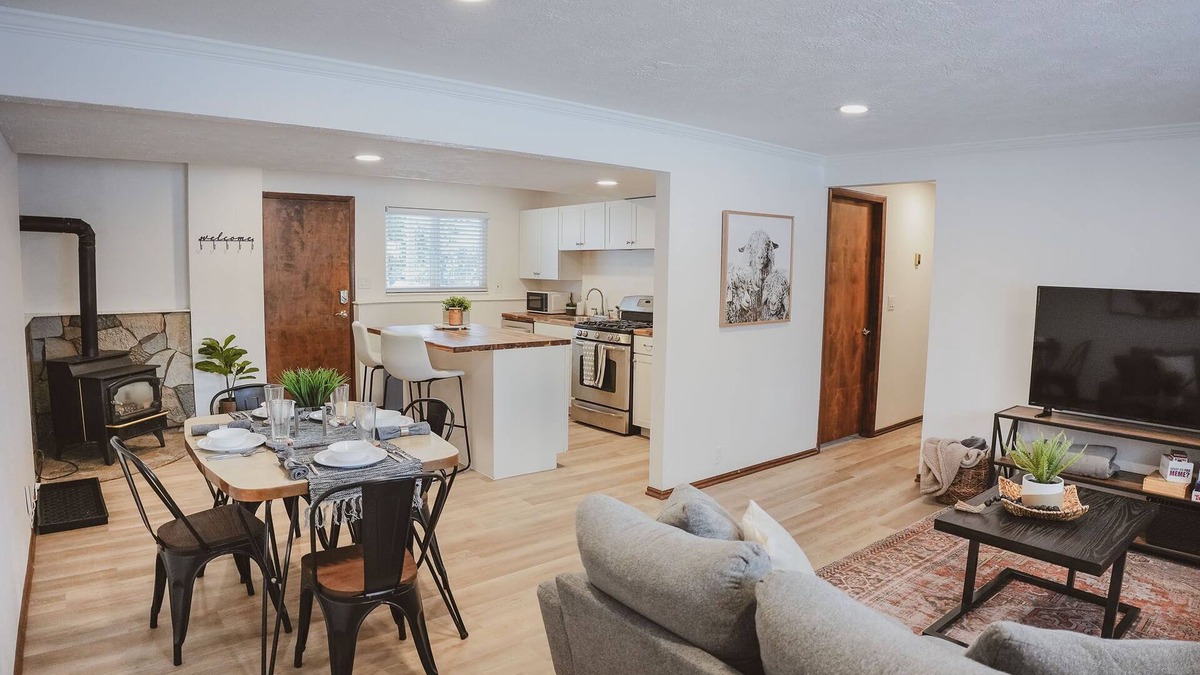 Logan House | Cozy Convenient Basement Apt.