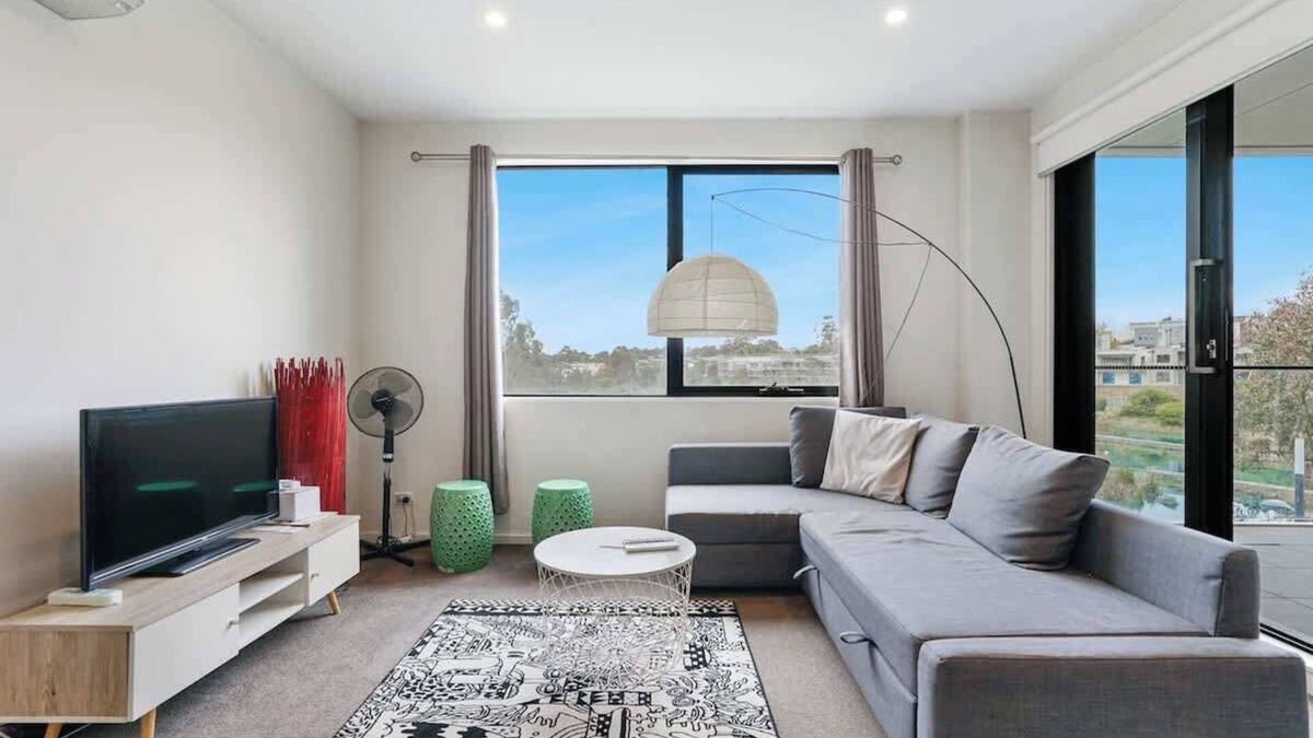 Bundoora Apartment | Cozy & Convenient Bundoora Apt withparking
