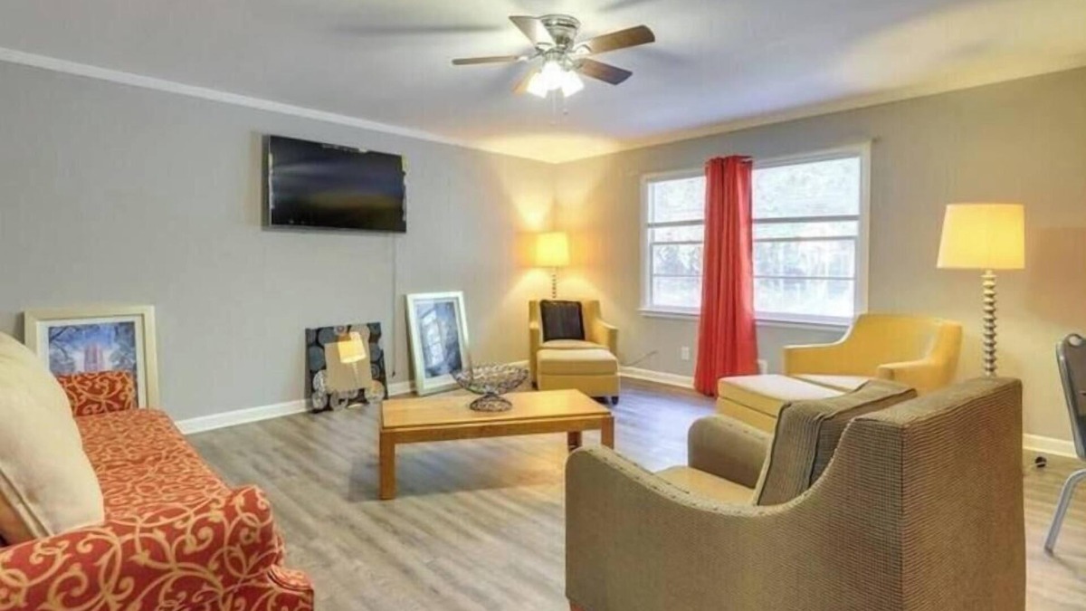 Macon House | Cozy & Convenient Macon Home ~ 3 Mi to Town!