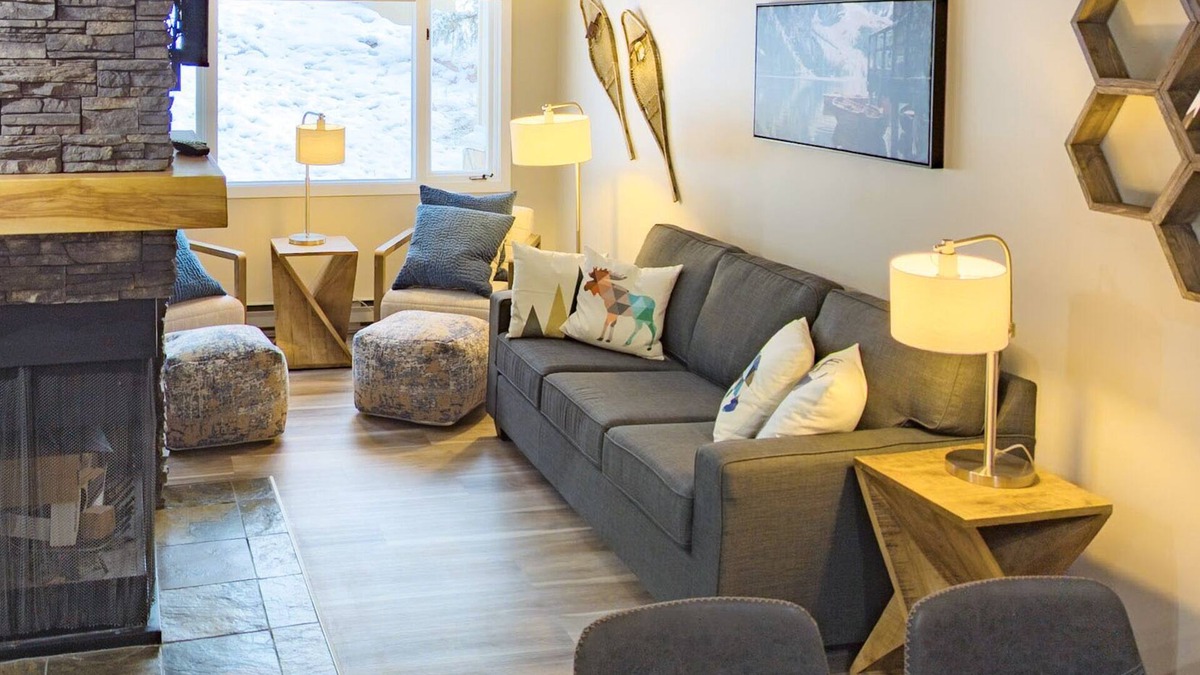East Kootenay Condo | Cozy & Convenient Mountain Getaway | Ski In/Out | Hot Tub | Fireplace | Sleeps 8