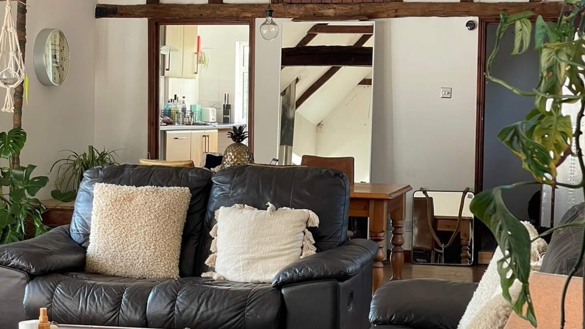 Ashford House | Cozy converted millking barn in the weald of Kent, 50mins from Central London