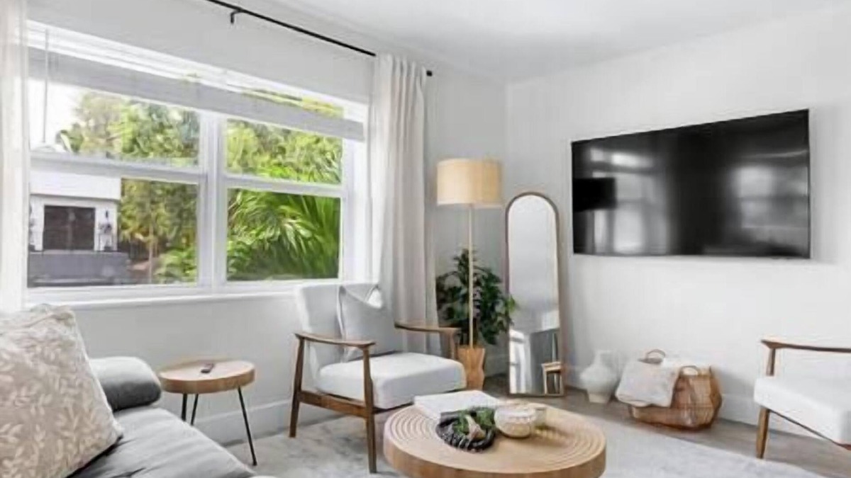 Hendricks and Venice Isles Condo | Cozy corner condo, just renovated, pool views