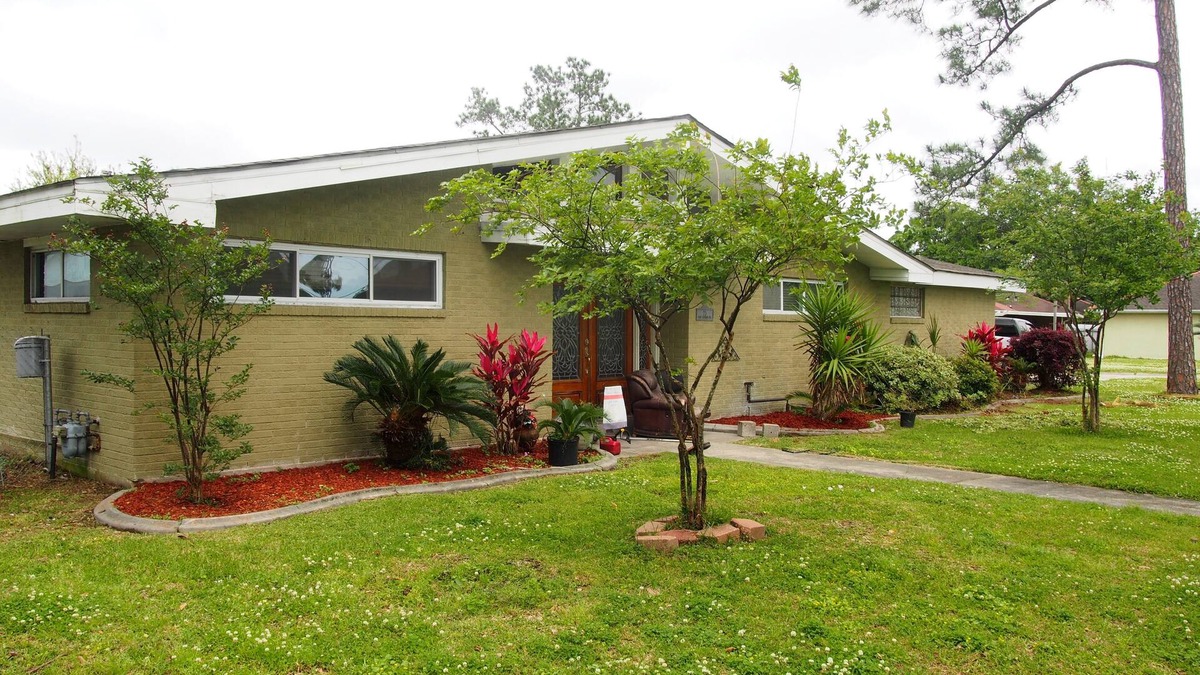 Chalmette House | Cozy corner six mile from French Quarter!