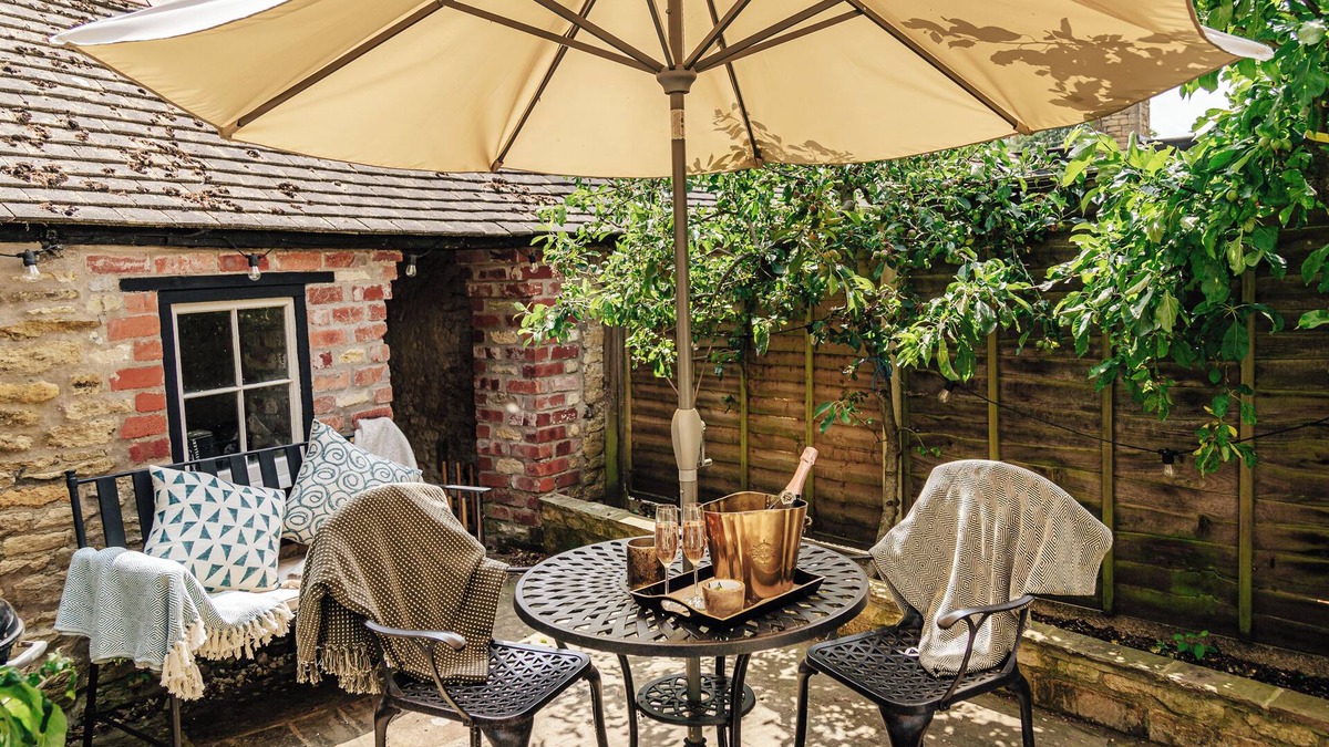 Northleach Cottage | Cozy Cotswold Dog Friendly Retreat