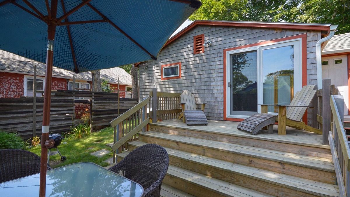Woods Hole Cottage | Cozy Cottage 1/2 mile to Woods Hole village