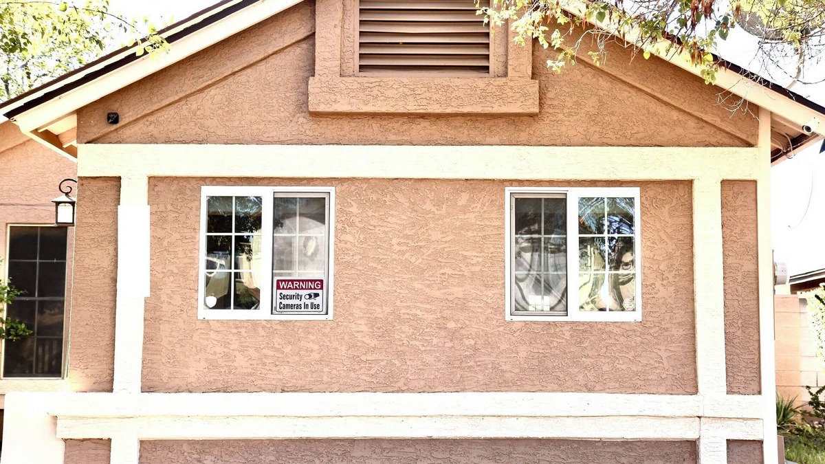 Paradise Valley Village House | Cozy Cottage - 2 BD Energy Efficient Victorian Villa