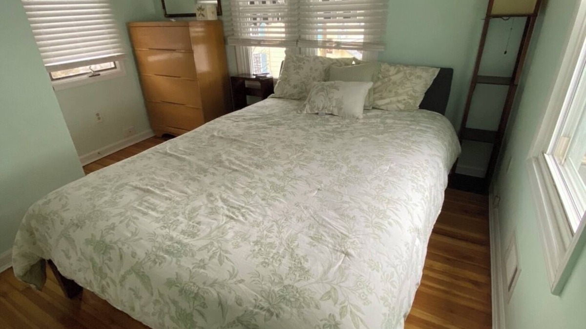 Ocean Grove Cottage | Cozy Cottage 3 blocks to Town 7 to Beach 4 Blocks to Asbury