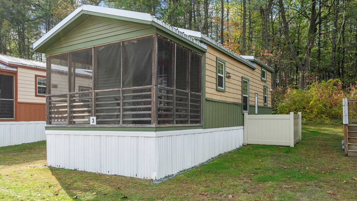 Queensbury Cottage | Cozy Cottage at Lake George Campsites!