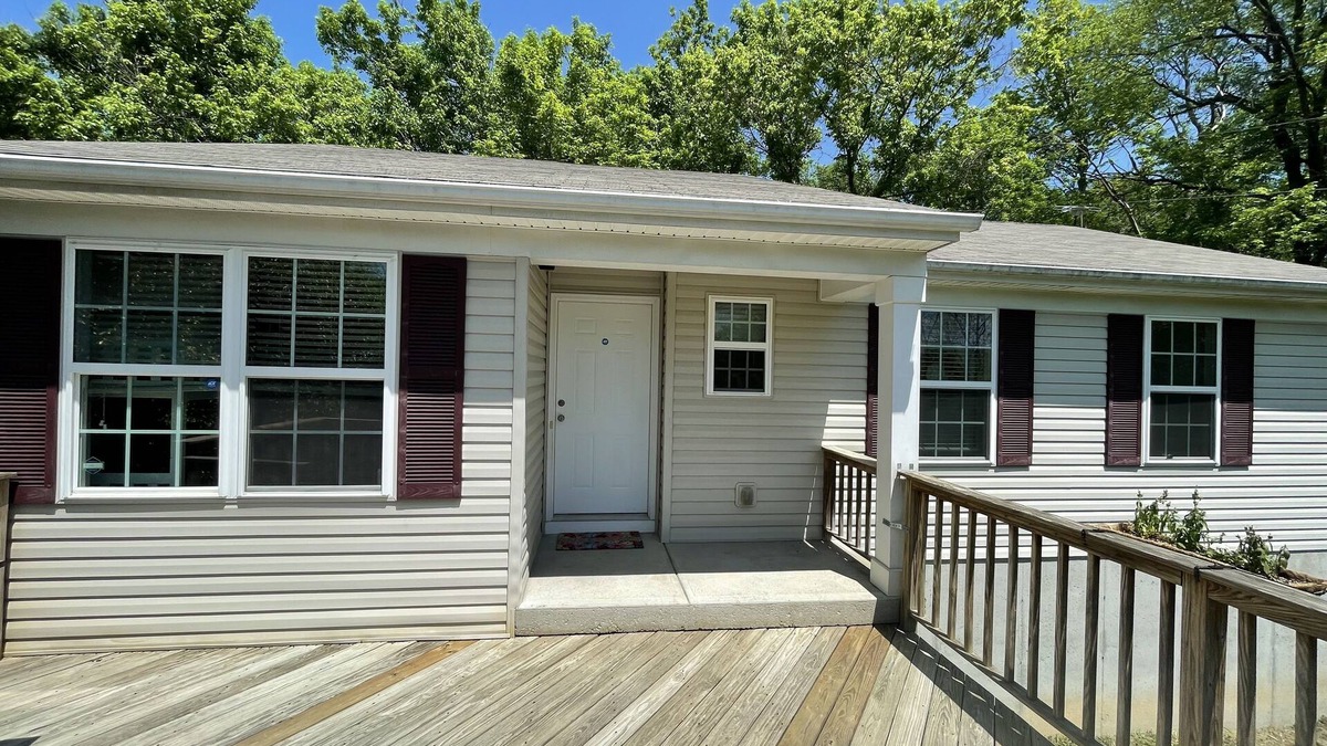 Verona House | Cozy Cottage at Oak Creek Campground (pool, pet friendly, dog park, near Ark)