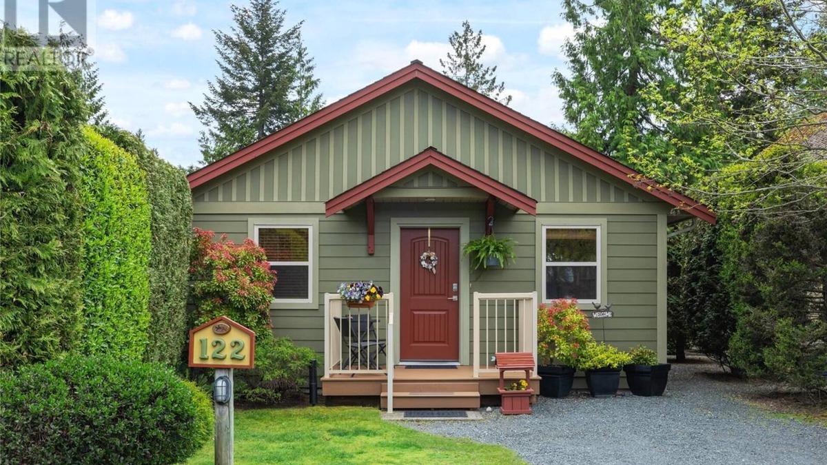 Regional District of Nanaimo Cottage | Cozy Cottage at Oceanside Village Parksville. MAX. ONE WEEK STAY Lic. #53483