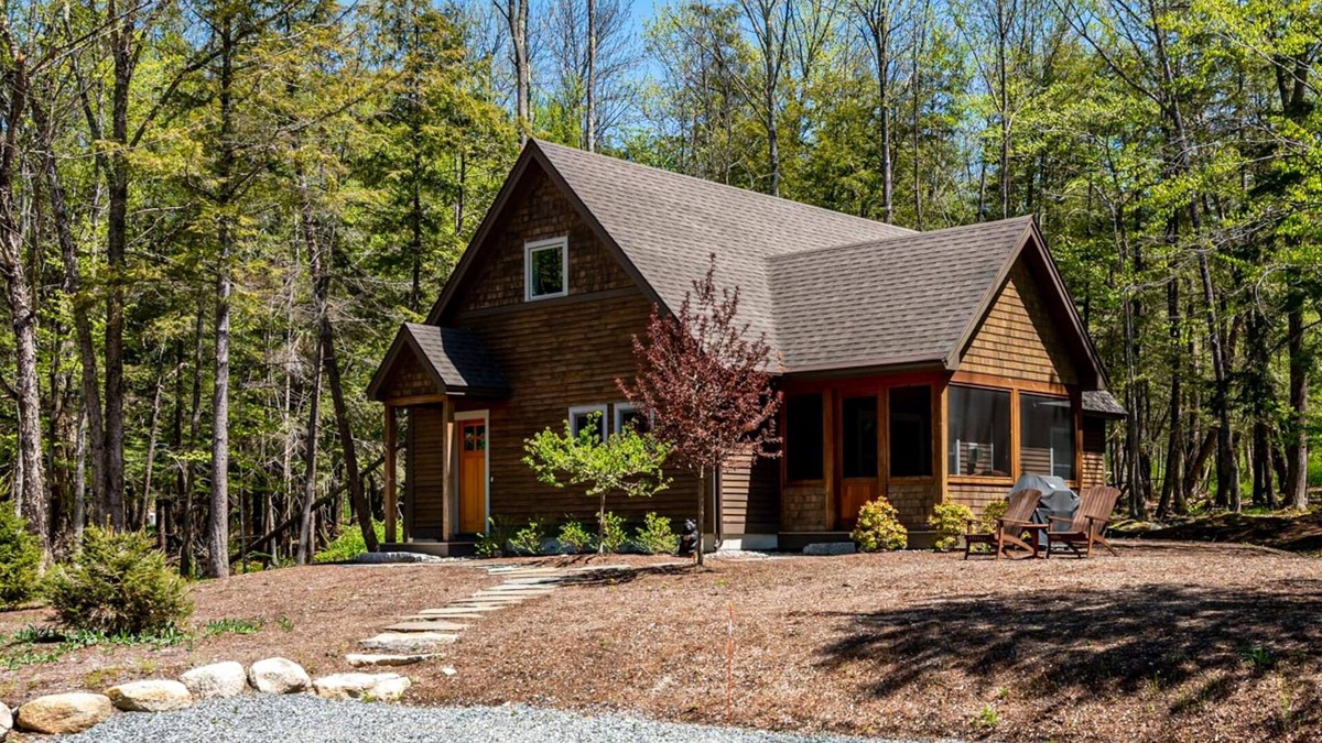 Moultonborough House | Cozy cottage: central to lakes w/beach access, hiking, skiing & entertainment