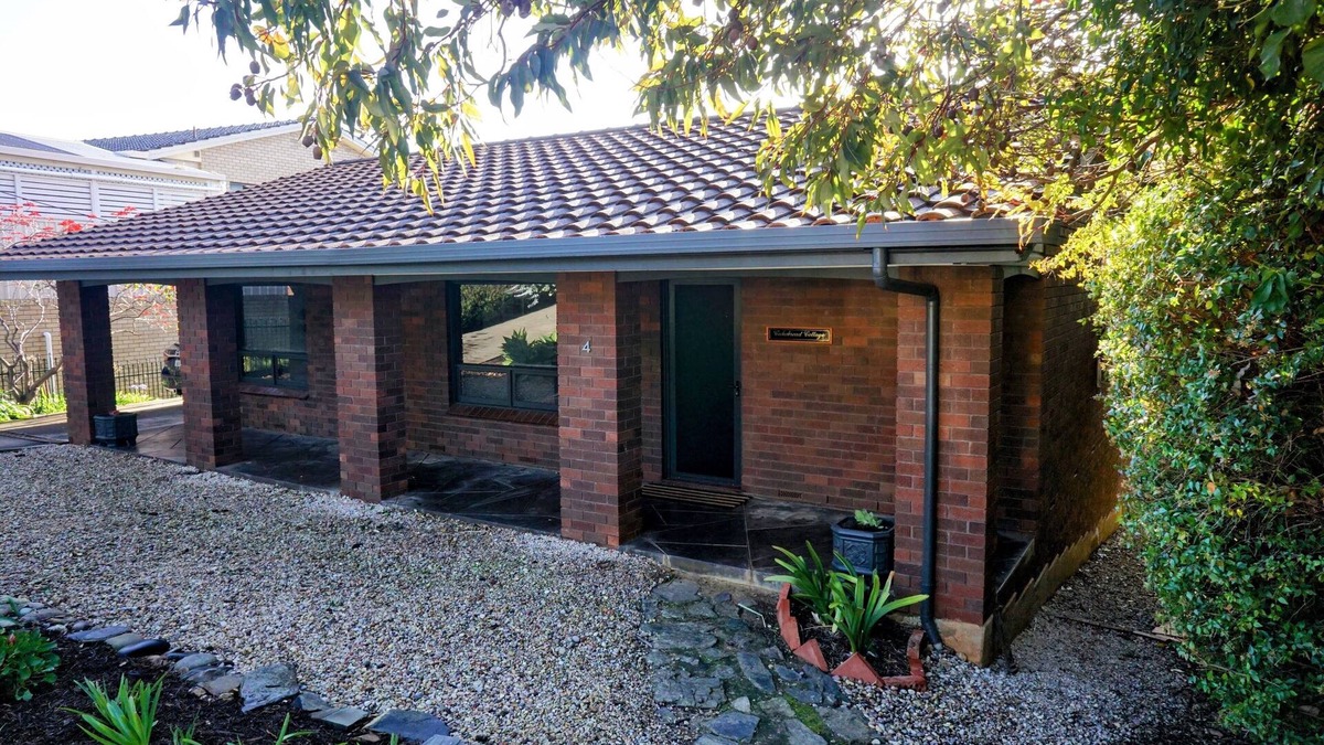 Encounter Bay House | Cozy cottage close to beach and bluff