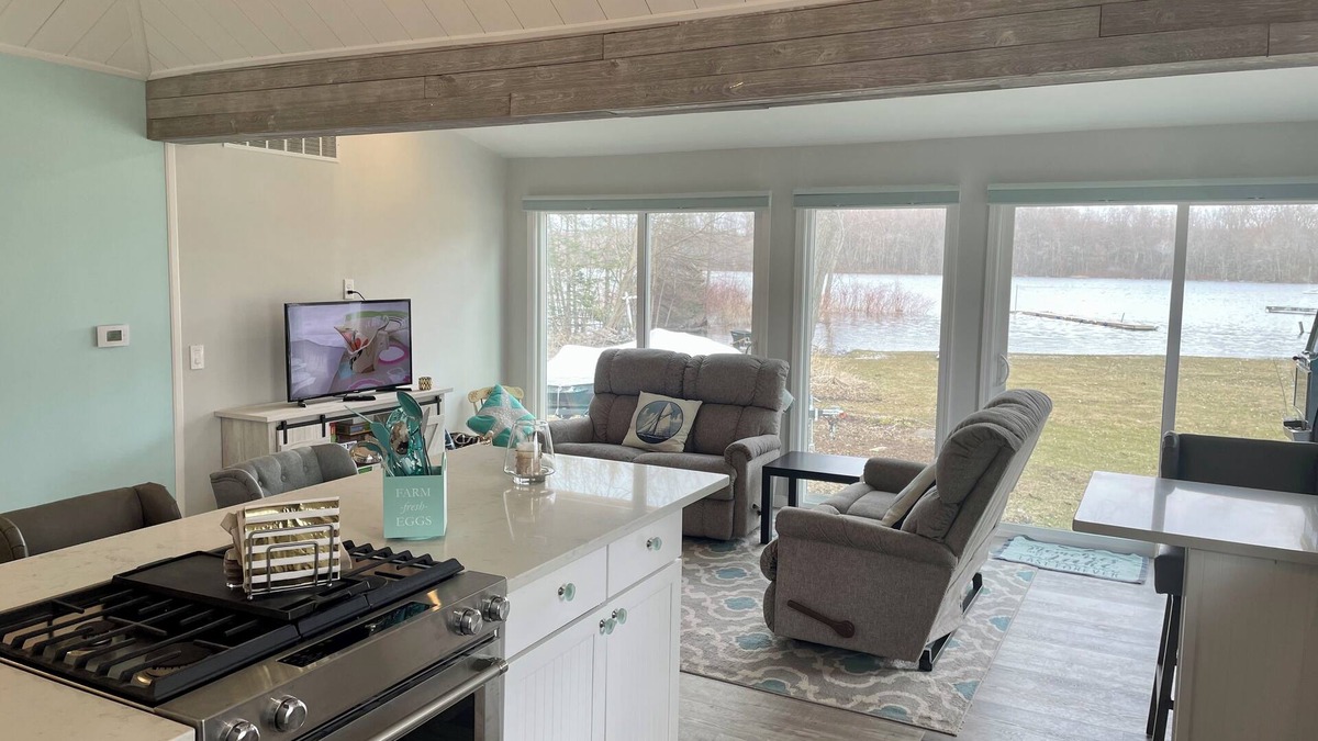 Whitmore Lake Cottage | Cozy Cottage close to Ann Arbor!