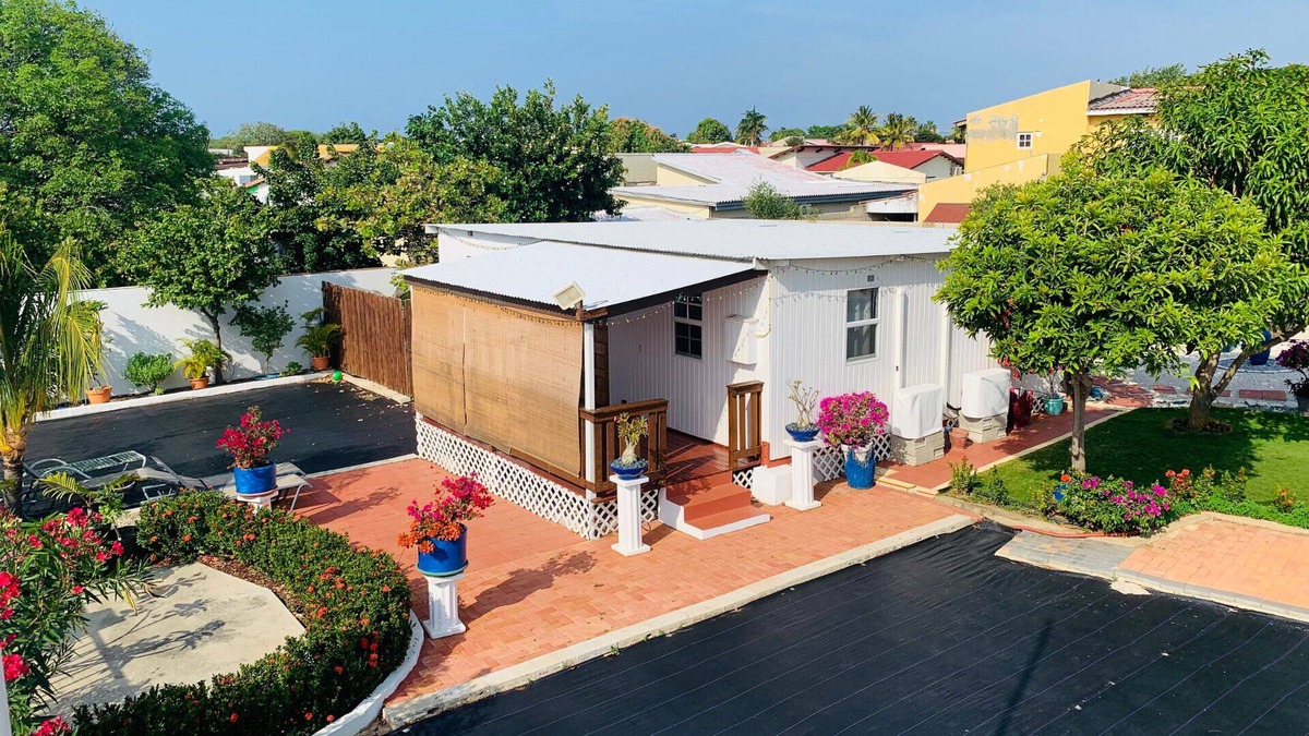 Oranjestad Cottage | Cozy Cottage | Close to the Haystack, in the middle of the island of Aruba.