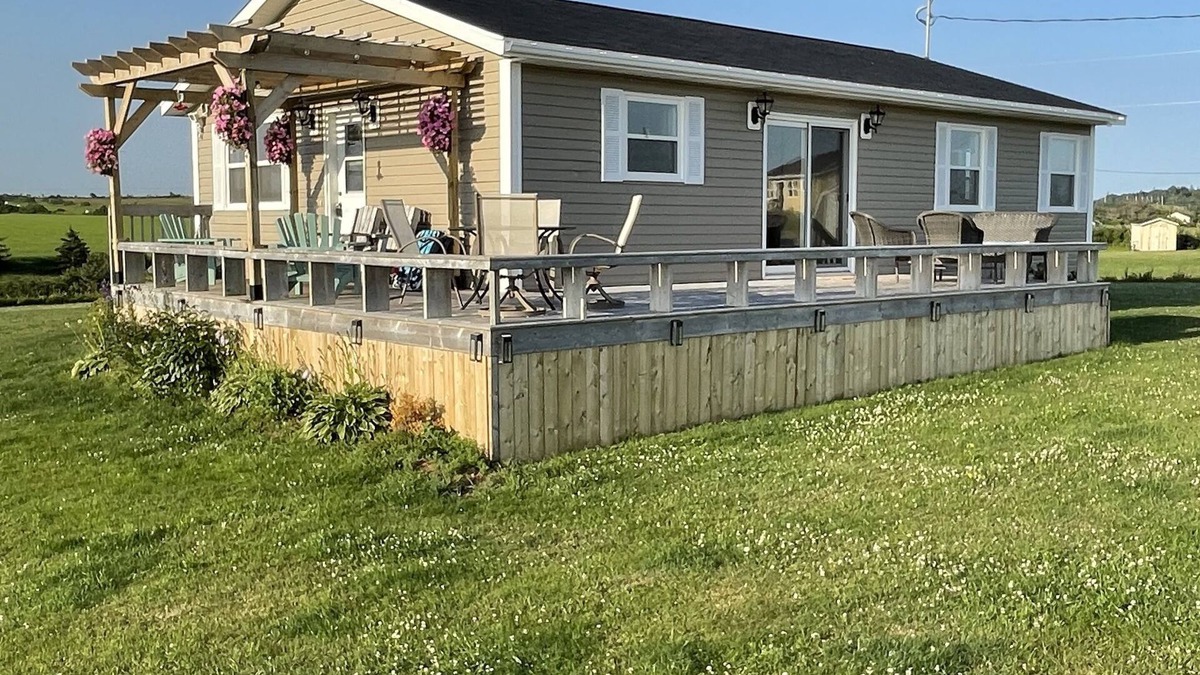 Sea View Cottage | Cozy Cottage Close to Fantastic Beach!