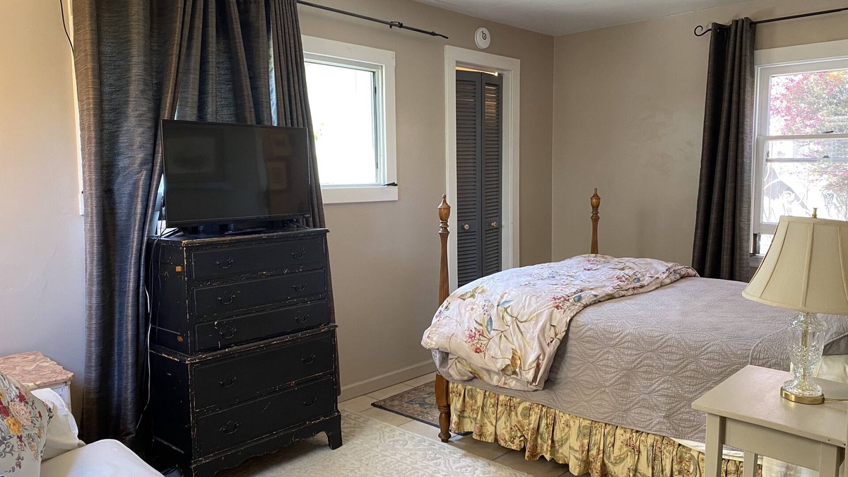 Salinas Apartment | Cozy Cottage Close to Heart of Salinas.