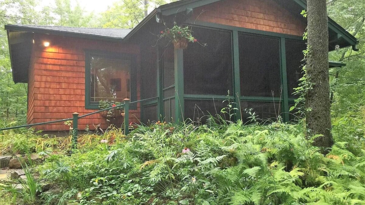 North Bangor House | Cozy Cottage Escape on 123 acres