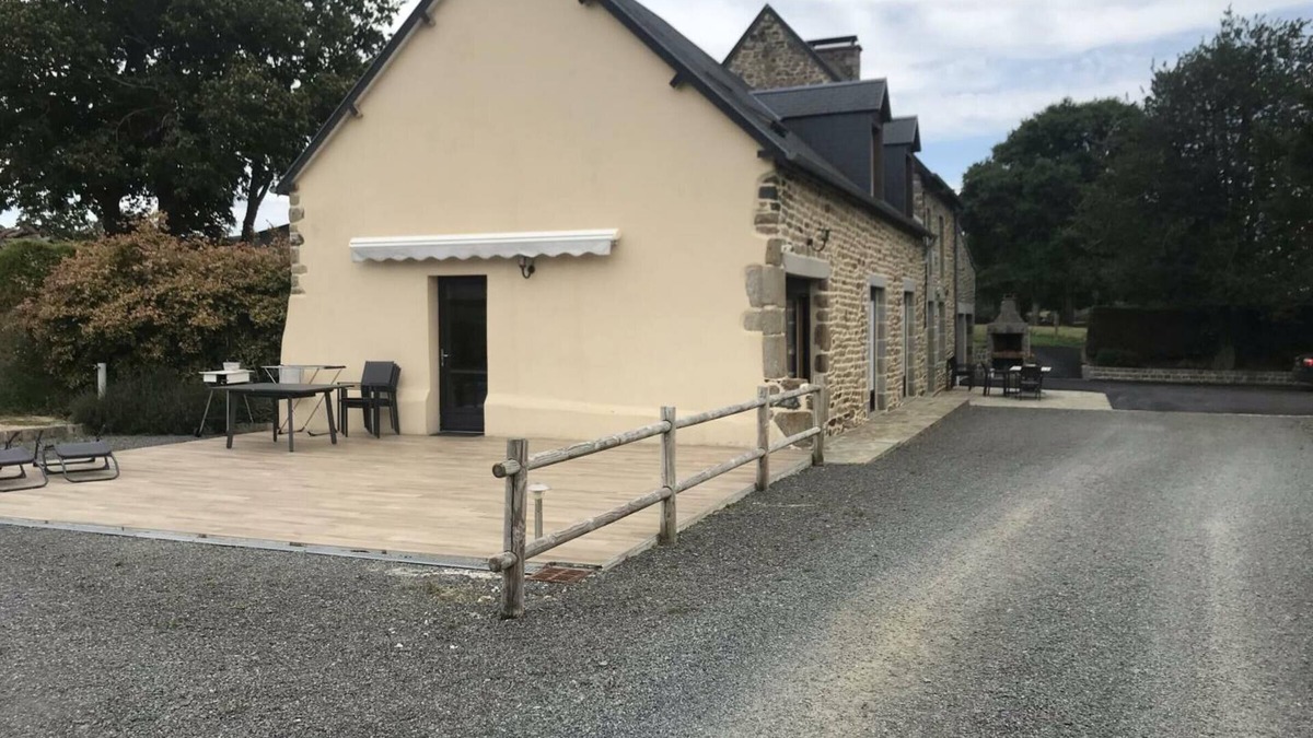 Dragey-Ronthon Cottage | Cozy Cottage for 2 with Terrace in Mont St-Michel Bay, Pet Friendly, WiFi, BBQ