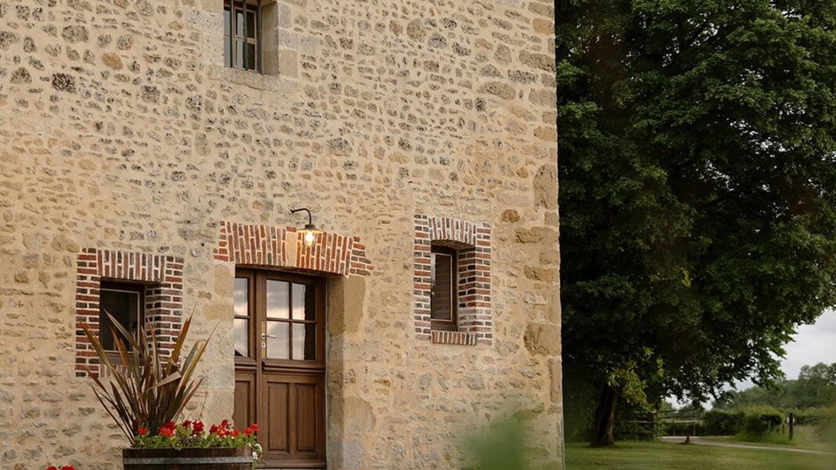 Courtomer Cottage | Cozy cottage for two on the prestigious Courtomer Estate — pets welcome!